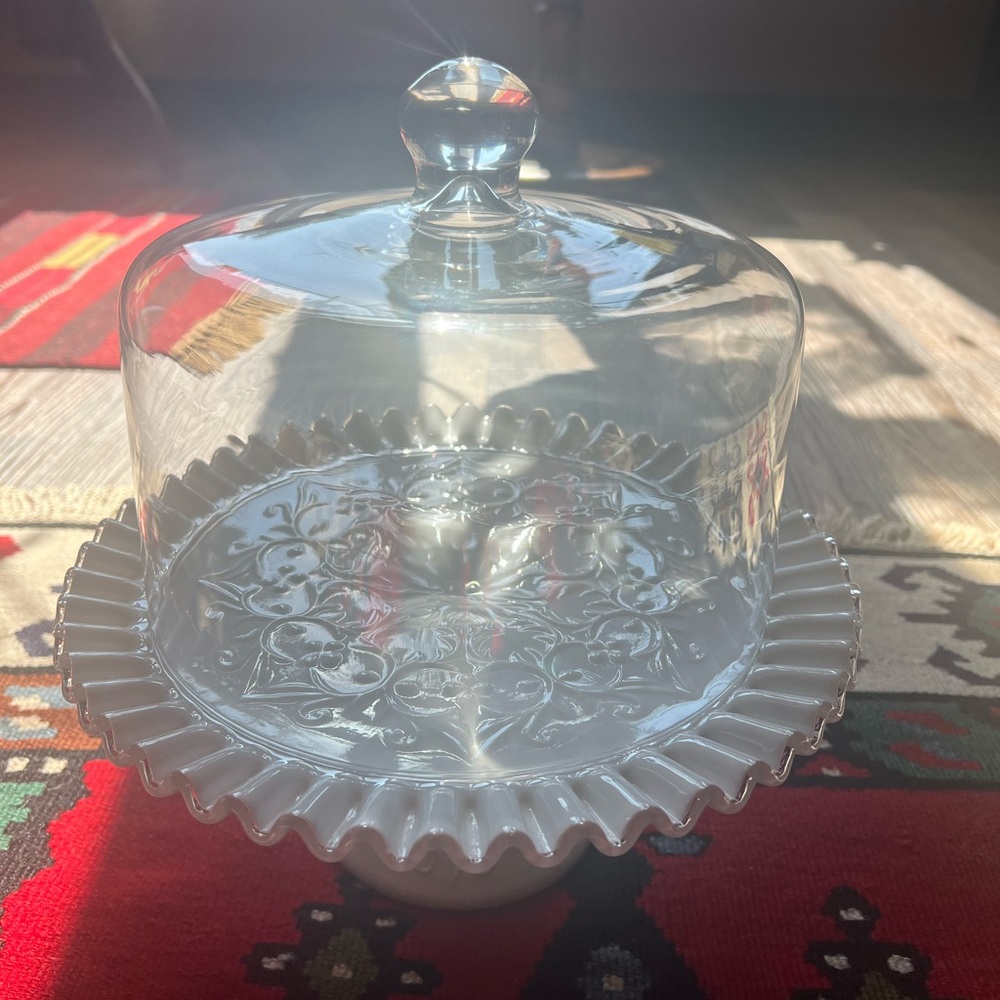 Glass cake stand with dome lid